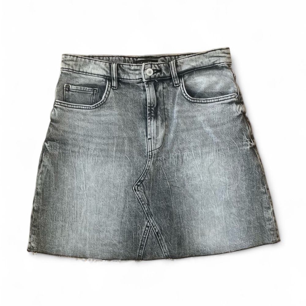 Guess Woman’s High waisted Jean skirt in Vintage Whitewash Grey Size 29